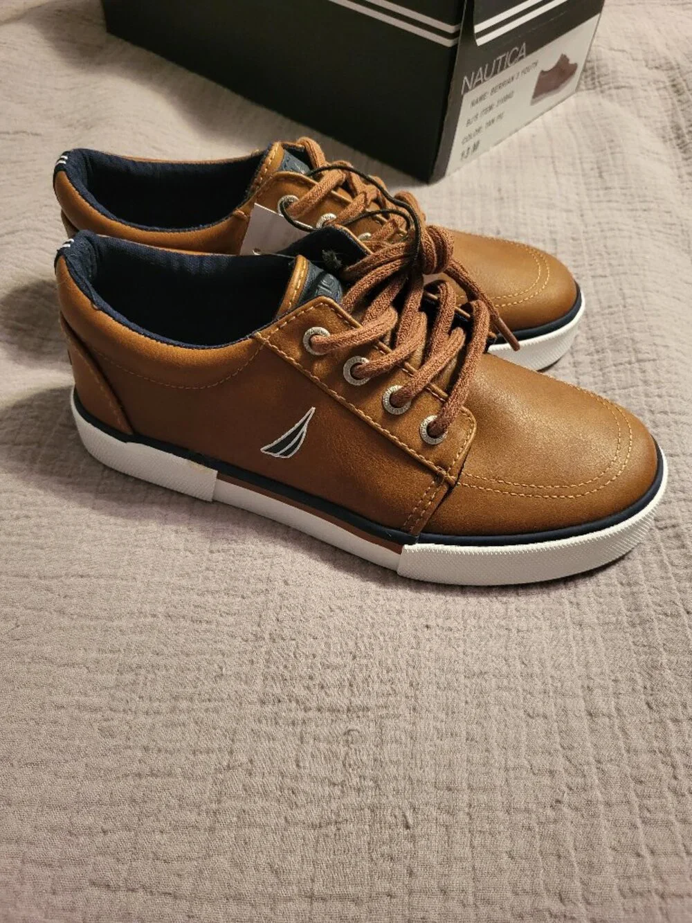 *NIB* Nautica Boys Shoes size 13m
